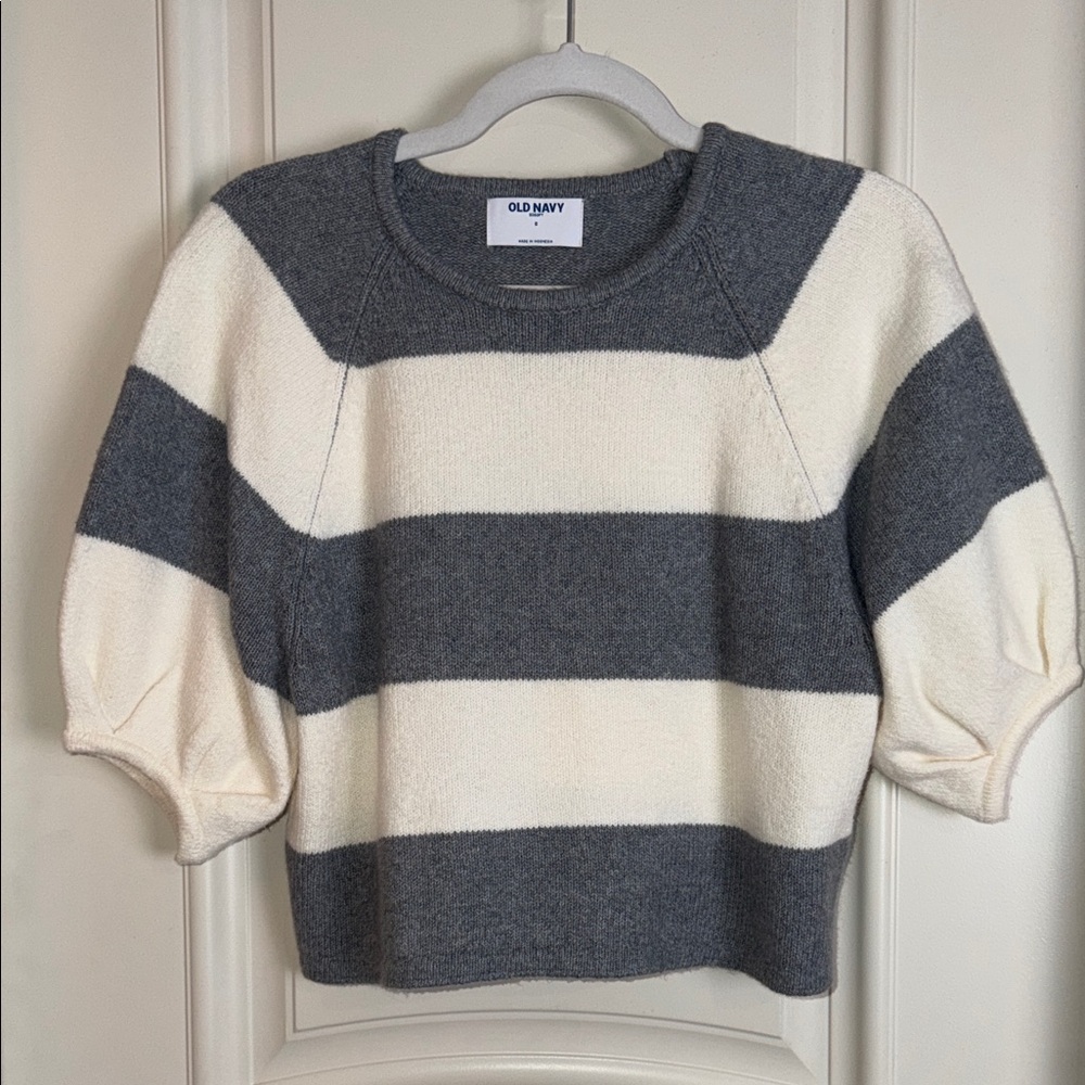 Old Navy Women's Striped Crew Neck Sweater - Gray and Cream
